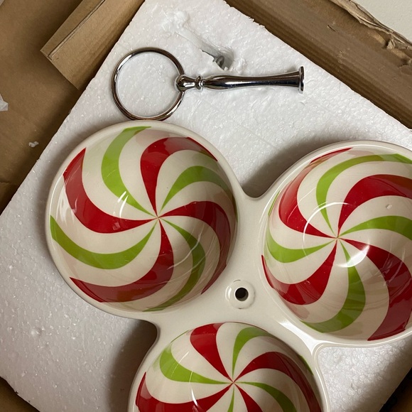 Celebrating Home Christmas Peppermint Twist pattern 3 Bowl in one - Picture 2 of 9